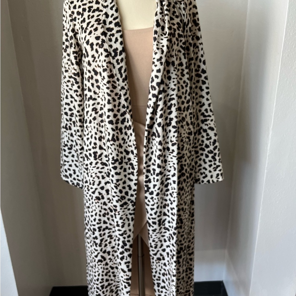 Krisa Maxi Lighweight Leopard Kimono